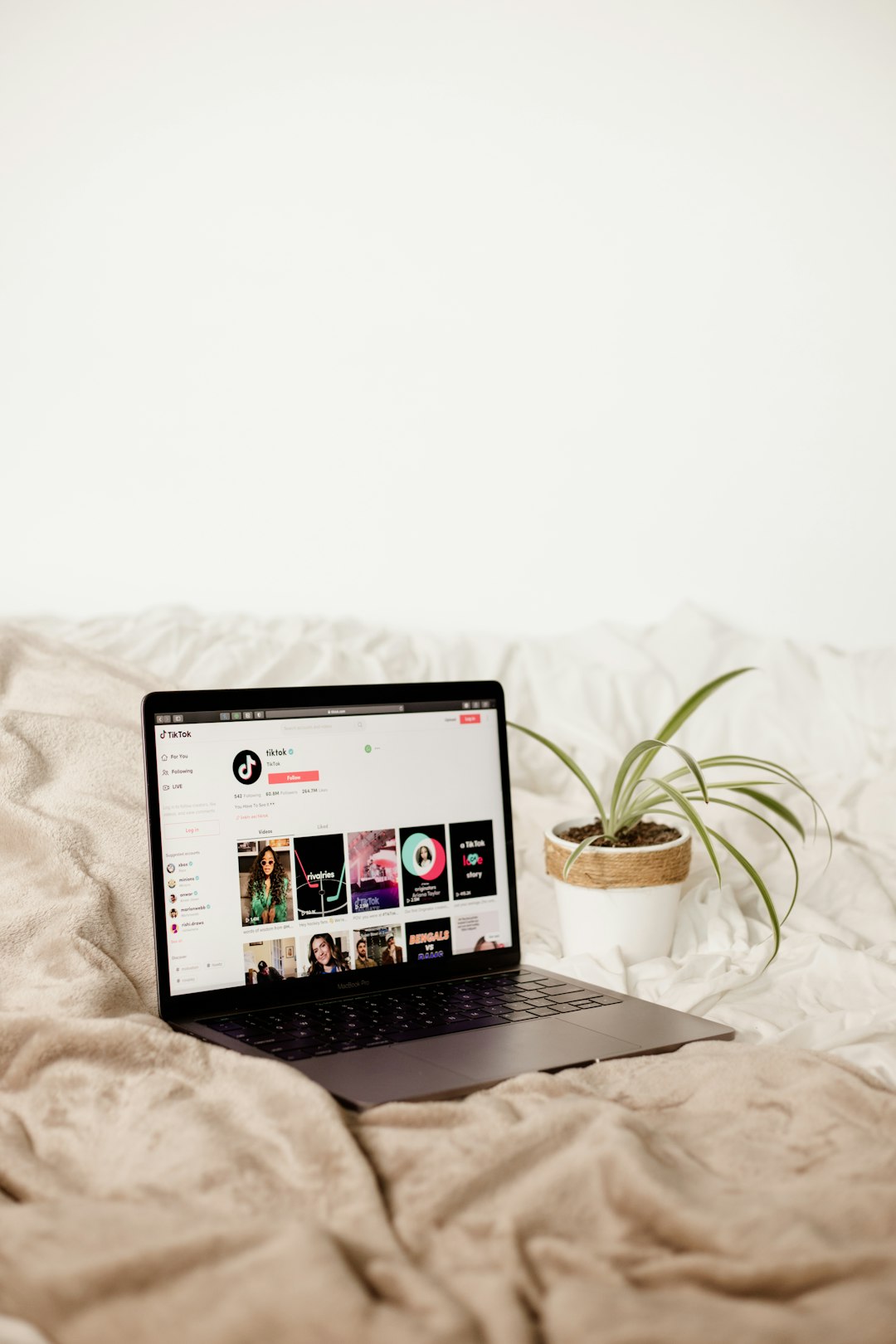 creative-03 a-laptop-computer-sitting-on-top-of-a-bed-prpwev8zq6w
