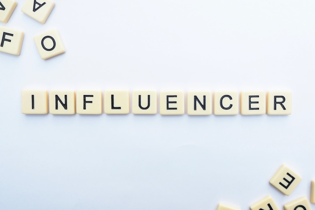mobile-02 Influencer